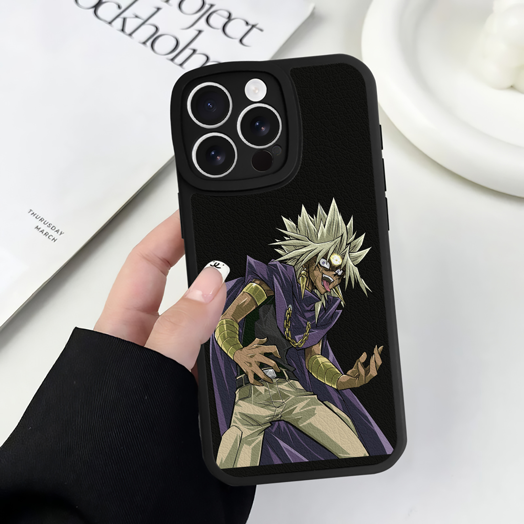 （画像用） 遊☆戯☆王 Yu-Gi-Oh! 【iPhone 16シリーズ対応】シリコンスマホケース（レザー調） 材質：シリコン